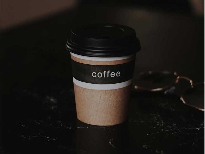 Tasse à café sur une table